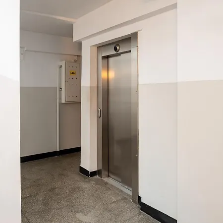 Petit Paris 36 Daire Varşova