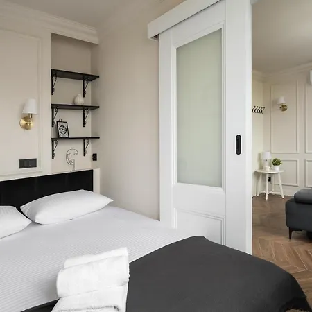 Petit Paris 36 * Varşova